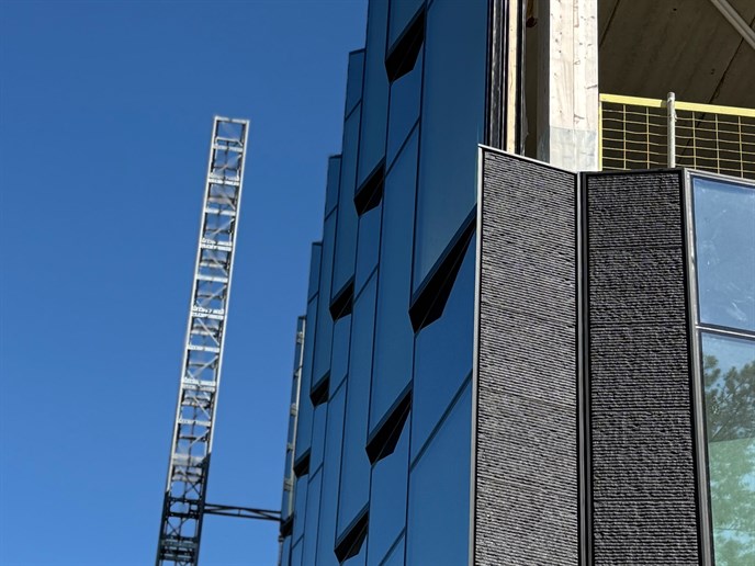Frontfasaden på Aker Tech